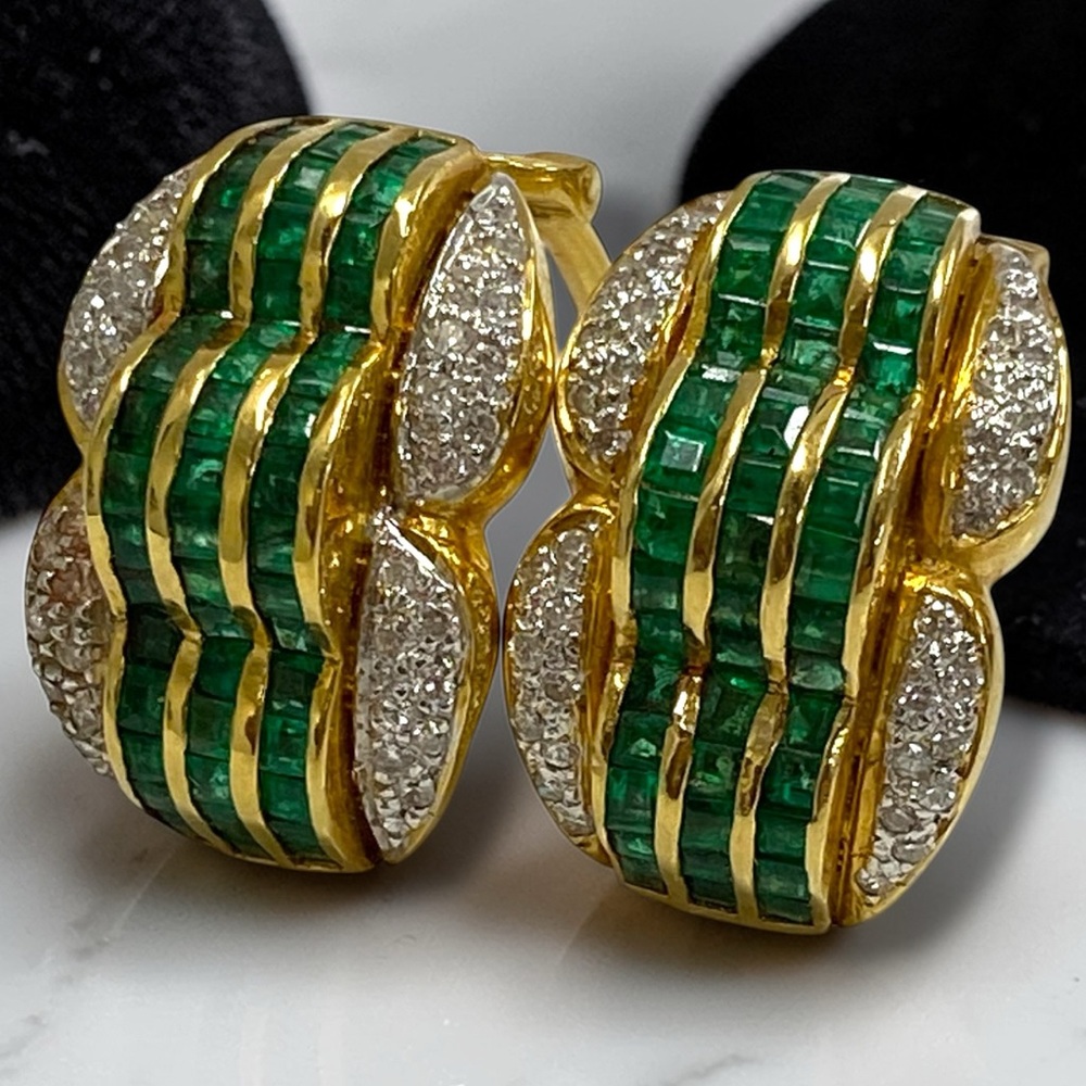 EXQUISITE Estate Solid 18k 750 Yellow Gold EMERALD and DIAMOND Omega Earrings